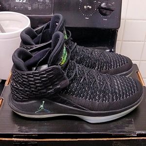 Air Jordan 32's (BLACK CATS) size 9.5